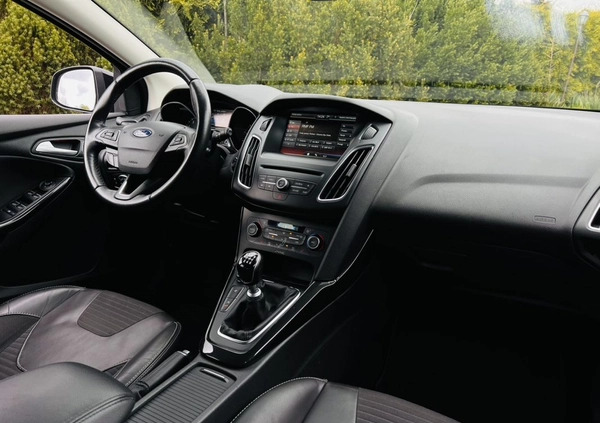 Ford Focus cena 35900 przebieg: 104000, rok produkcji 2015 z Radzymin małe 781